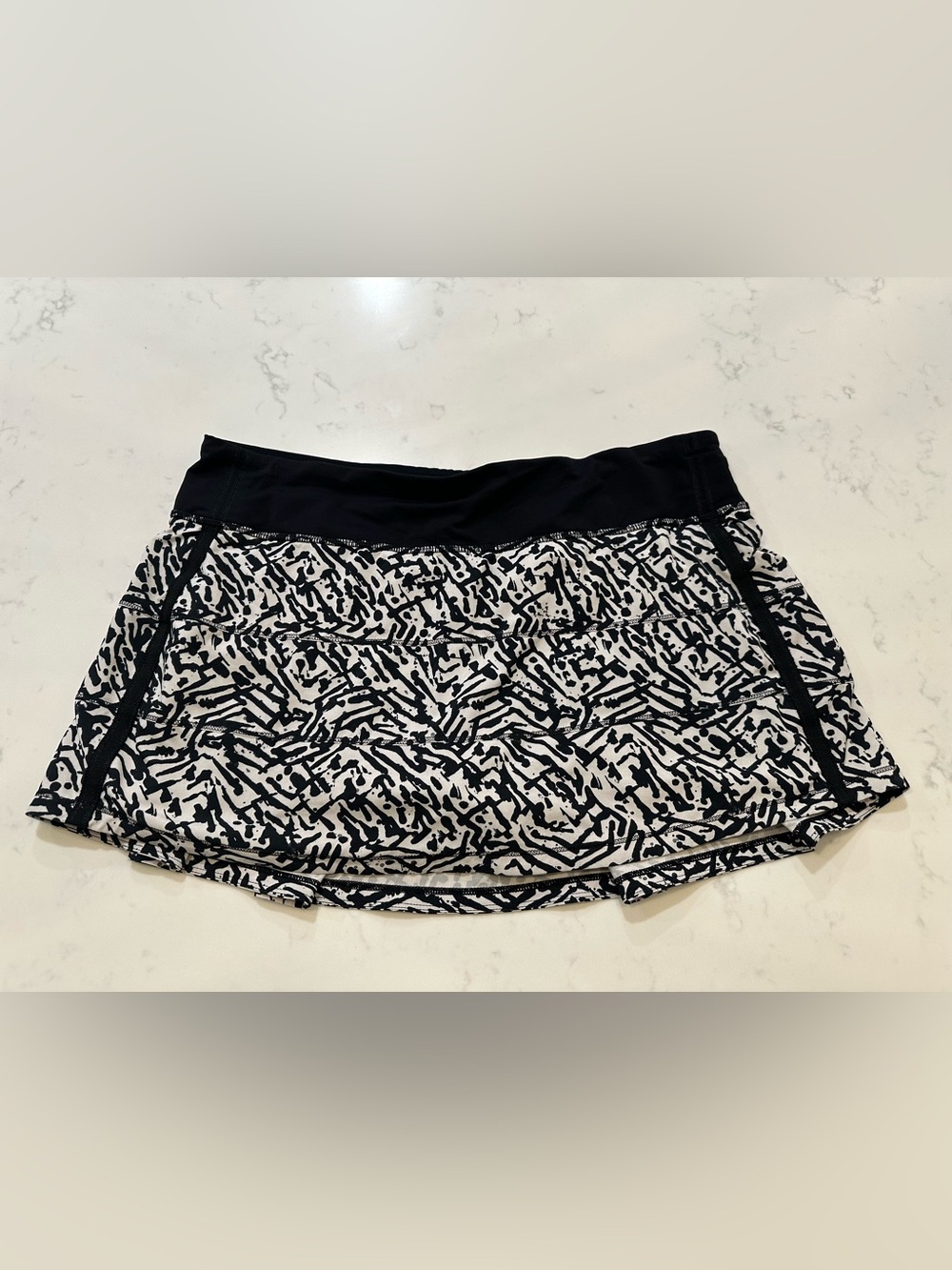 Lululemon Skort Womens 10 Pace Rival Golf Tennis Pickleball Pleat Black White